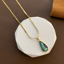 Cargar imagen en el visor de la galería, Collar concha tornasol / C0021
