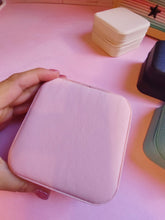 Cargar imagen en el visor de la galería, Joyero travel rosa

